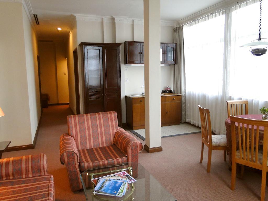 Holiday Villa Hotel City Centre Phnom Penh Exteriör bild