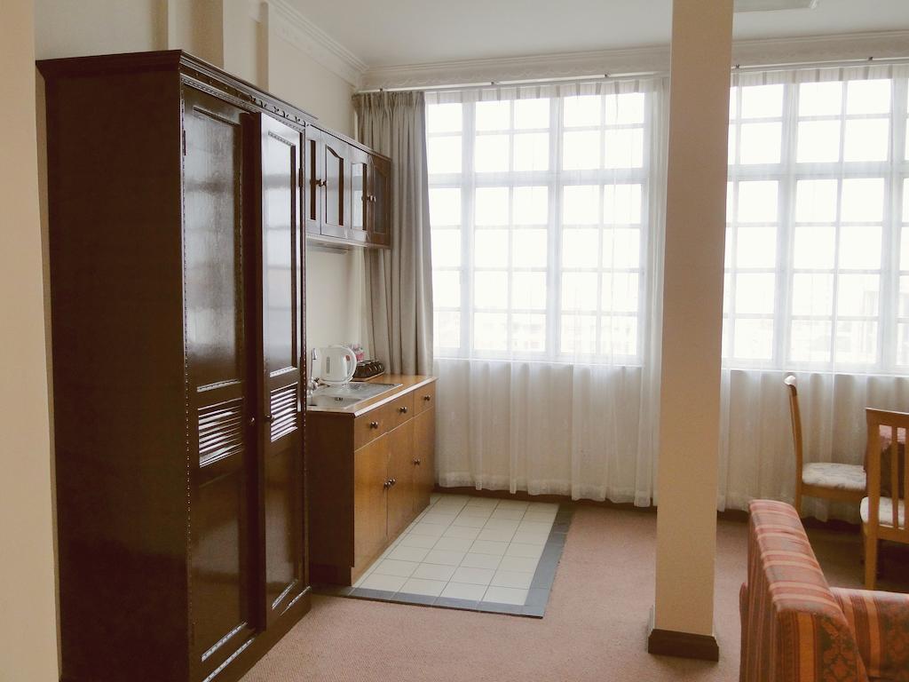 Holiday Villa Hotel City Centre Phnom Penh Rum bild