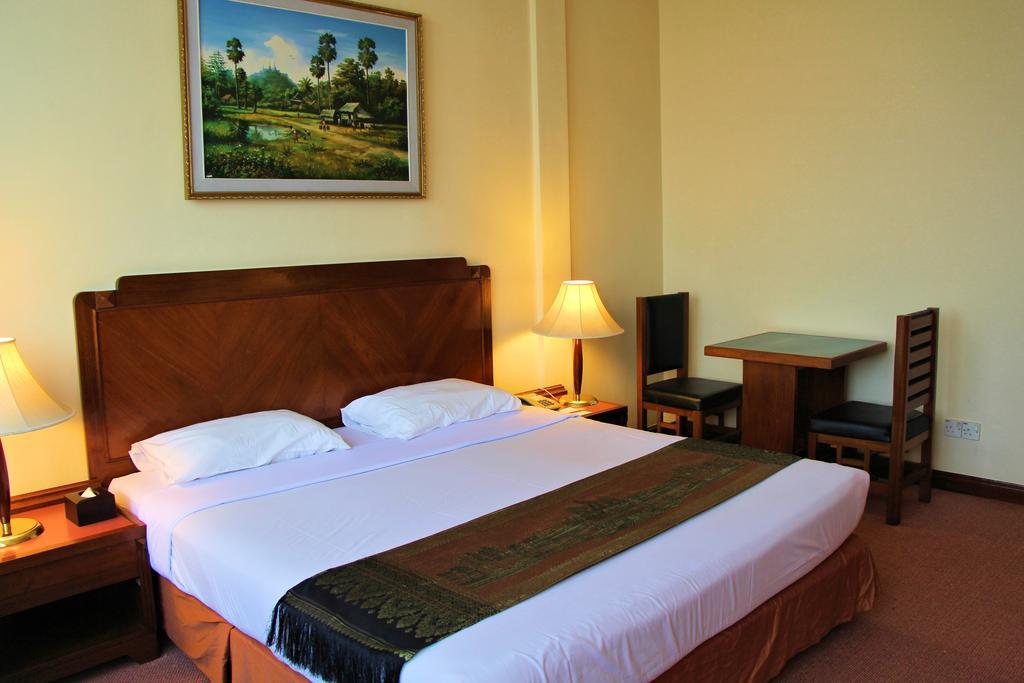 Holiday Villa Hotel City Centre Phnom Penh Rum bild