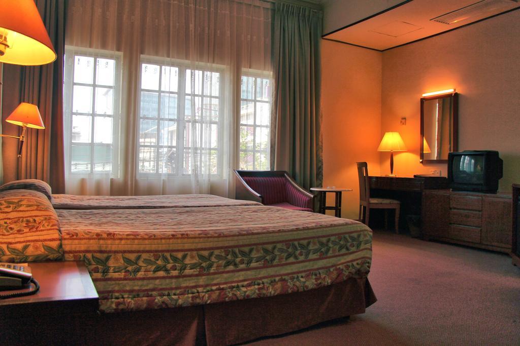 Holiday Villa Hotel City Centre Phnom Penh Rum bild