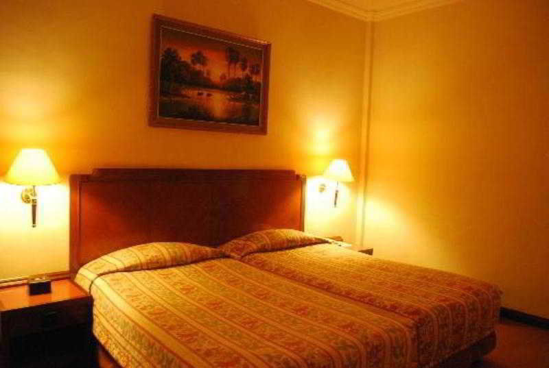 Holiday Villa Hotel City Centre Phnom Penh Exteriör bild