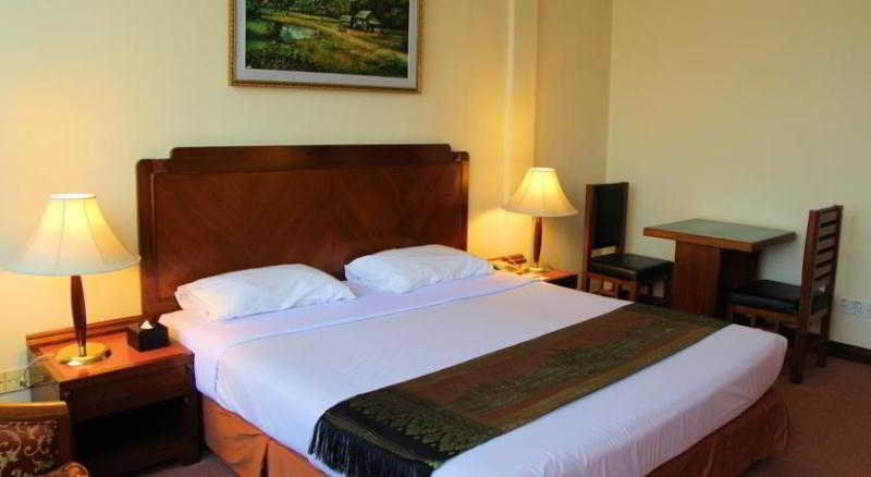 Holiday Villa Hotel City Centre Phnom Penh Exteriör bild