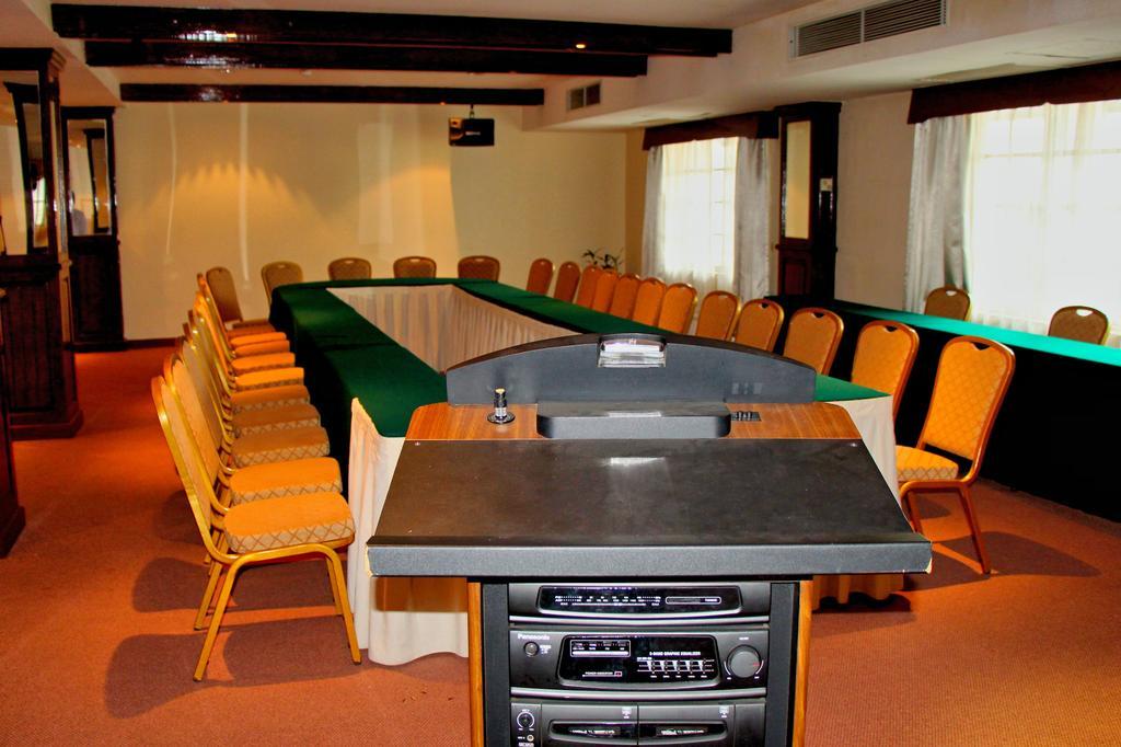 Holiday Villa Hotel City Centre Phnom Penh Exteriör bild