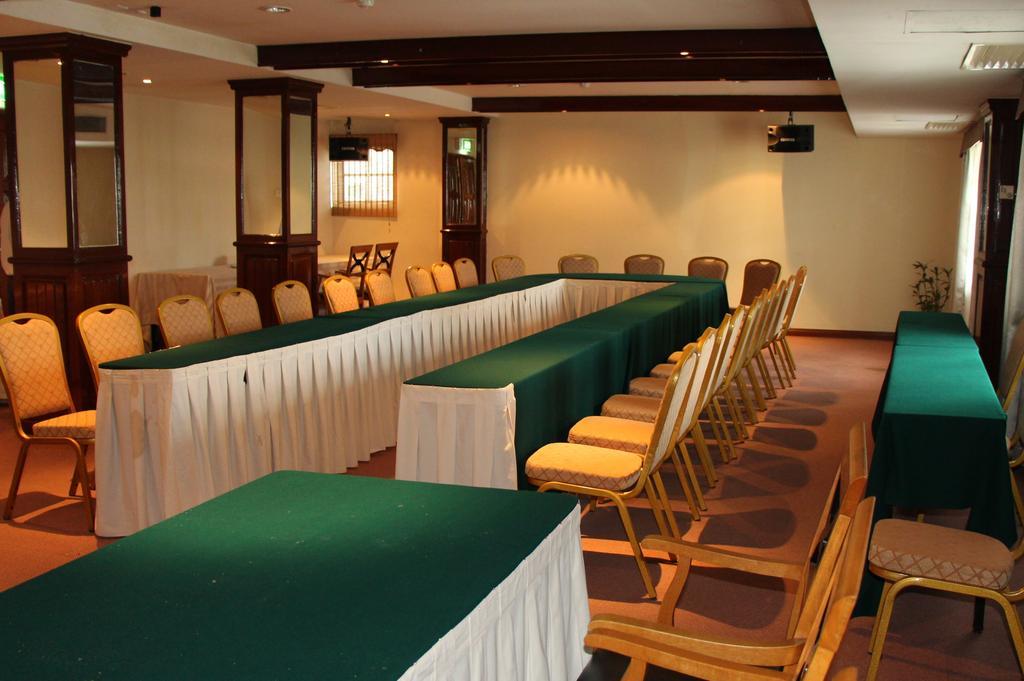 Holiday Villa Hotel City Centre Phnom Penh Exteriör bild