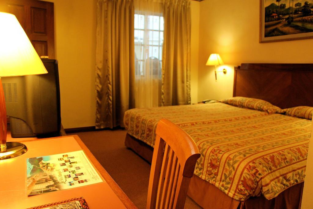 Holiday Villa Hotel City Centre Phnom Penh Exteriör bild