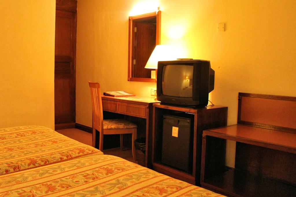 Holiday Villa Hotel City Centre Phnom Penh Exteriör bild